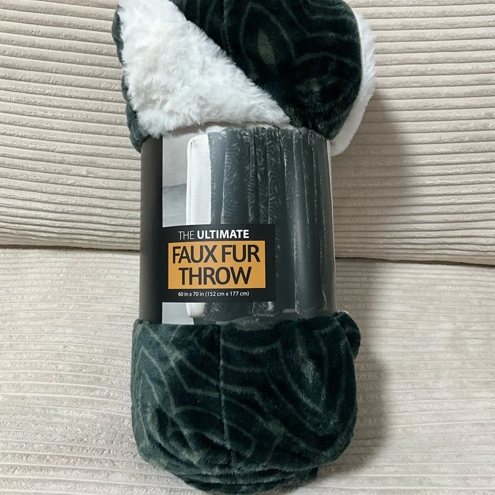 Luxurious Faux Fur Throw Blanket - Green - Picture 5 of 9